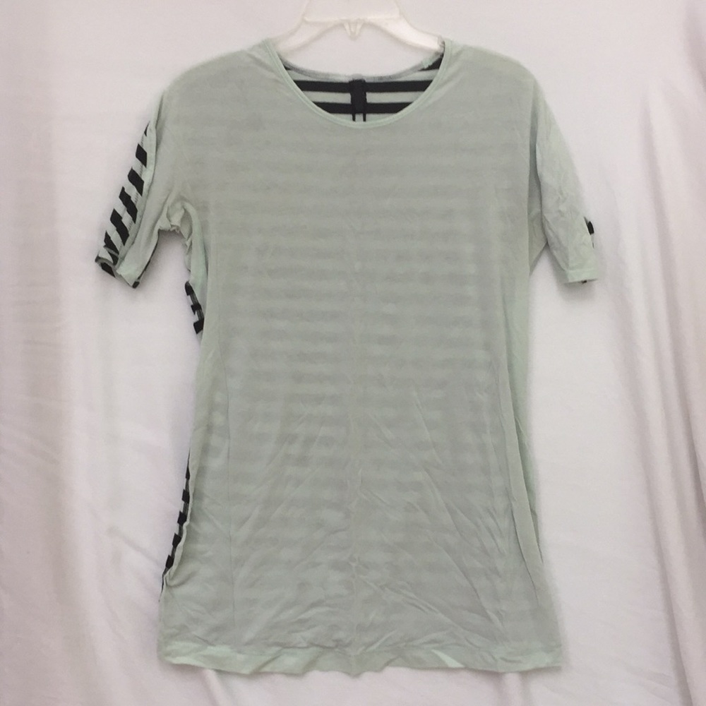 Lululemon T-Shirt